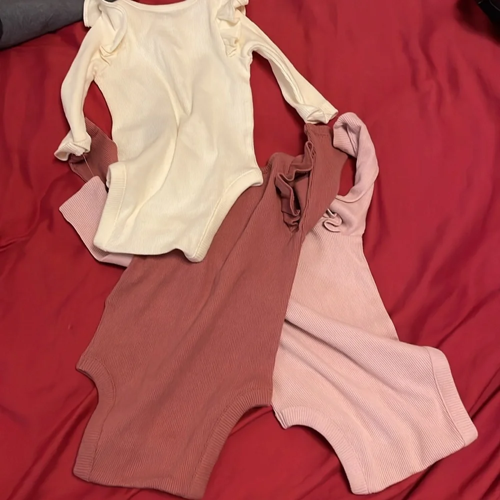 3 pieces Gap Onesies 100% cotton